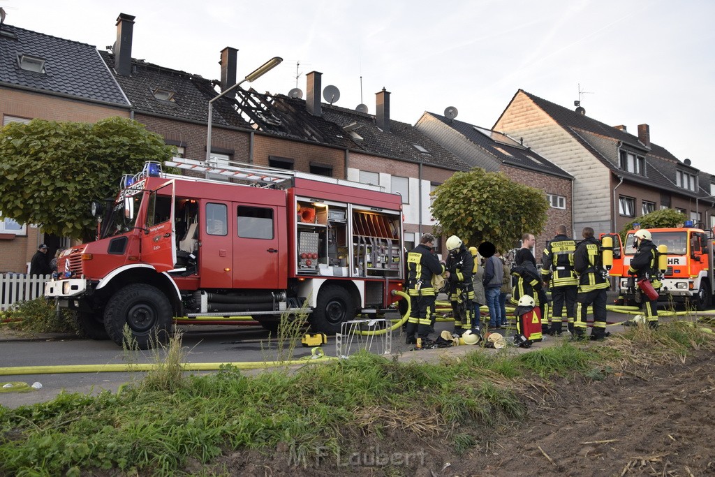 Feuer 2 Vollbrand Reihenhaus Roggendorf Berrischstr P146.JPG - Miklos Laubert